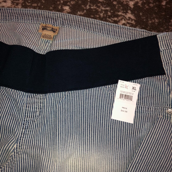 Distressed pin stripe maternity pants - Picture 3 of 4